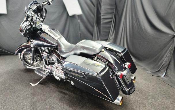 2013 Harley-Davidson® FLHXI