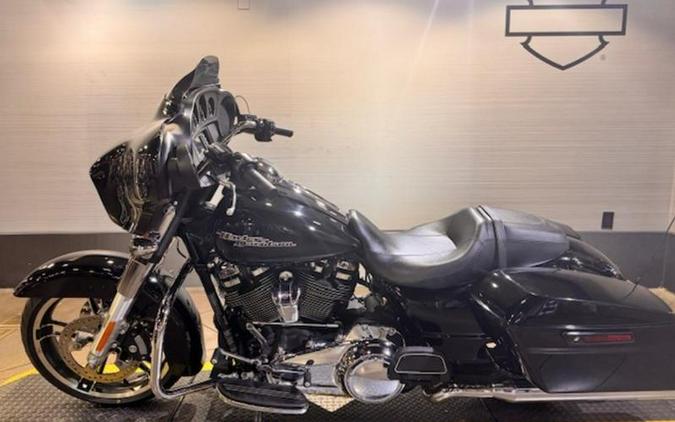 2017 Harley-Davidson® FLHX - Street Glide®