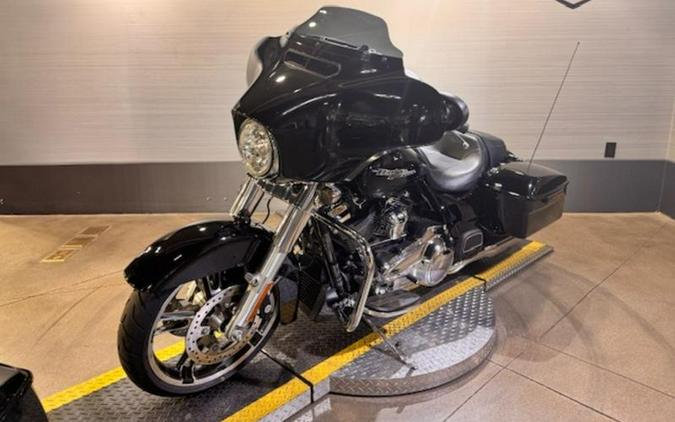 2017 Harley-Davidson® FLHX - Street Glide®