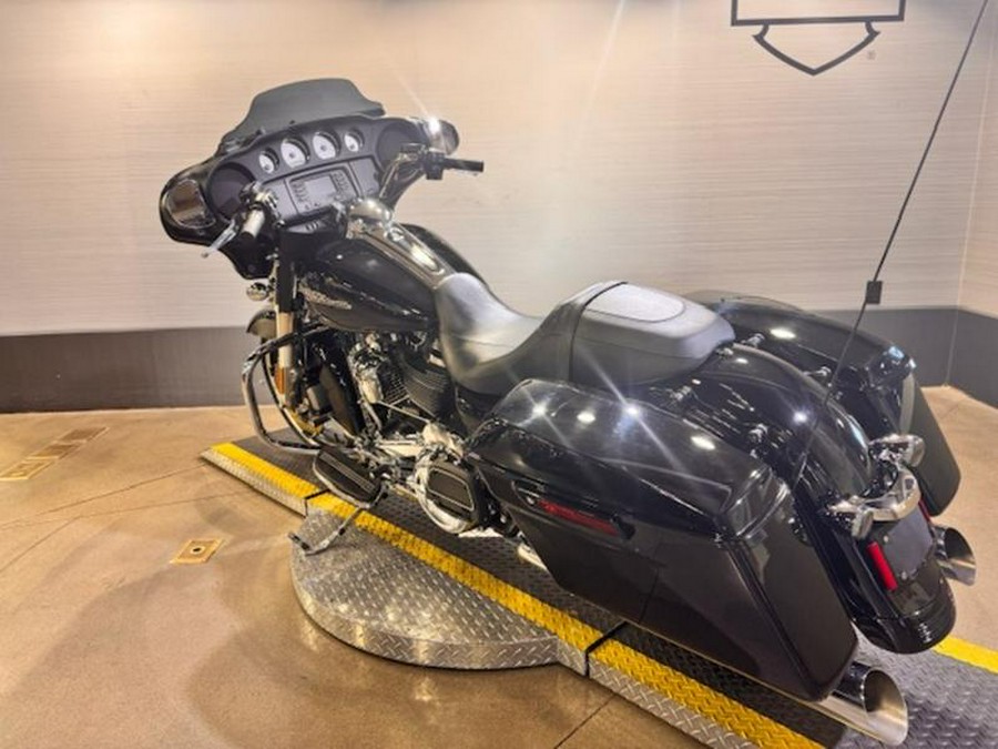 2017 Harley-Davidson® FLHX - Street Glide®