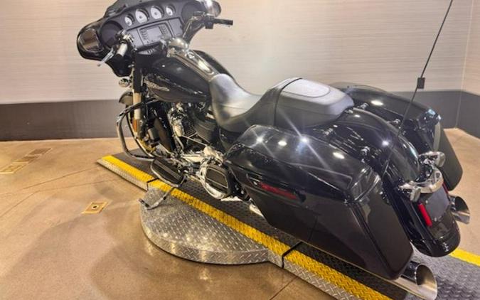 2017 Harley-Davidson® FLHX - Street Glide®