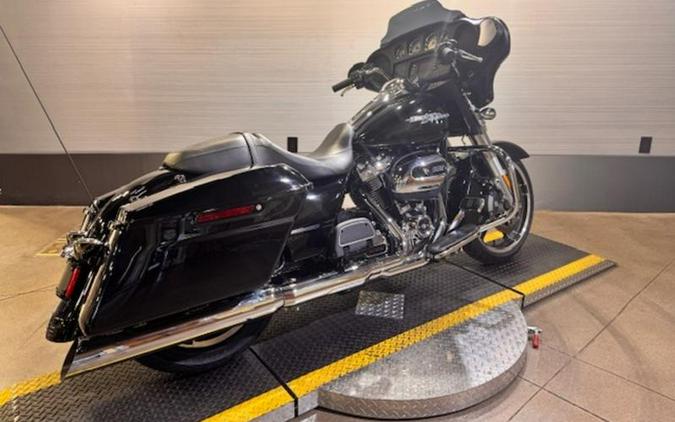 2017 Harley-Davidson® FLHX - Street Glide®