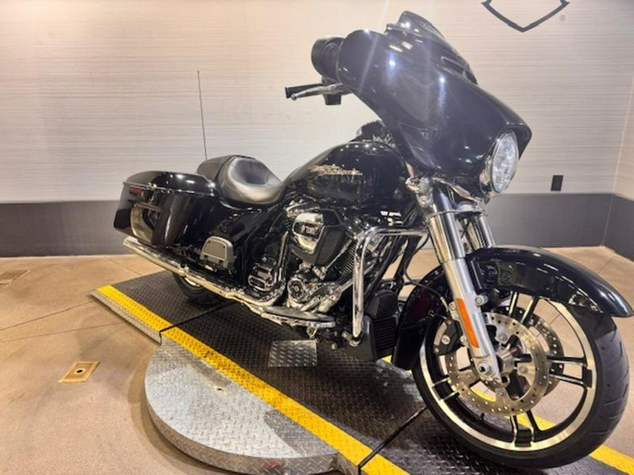 2017 Harley-Davidson® FLHX - Street Glide®