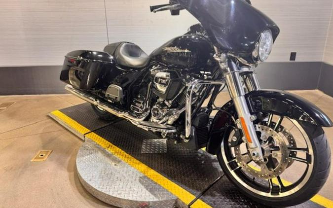 2017 Harley-Davidson® FLHX - Street Glide®