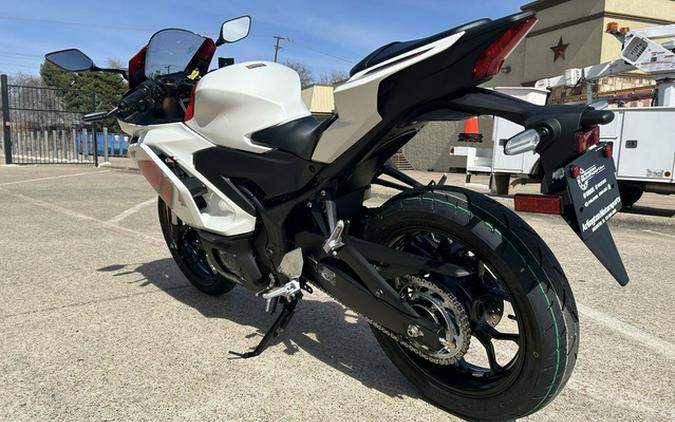 2026 Yamaha YZF R3 70Th Anniversary Edition