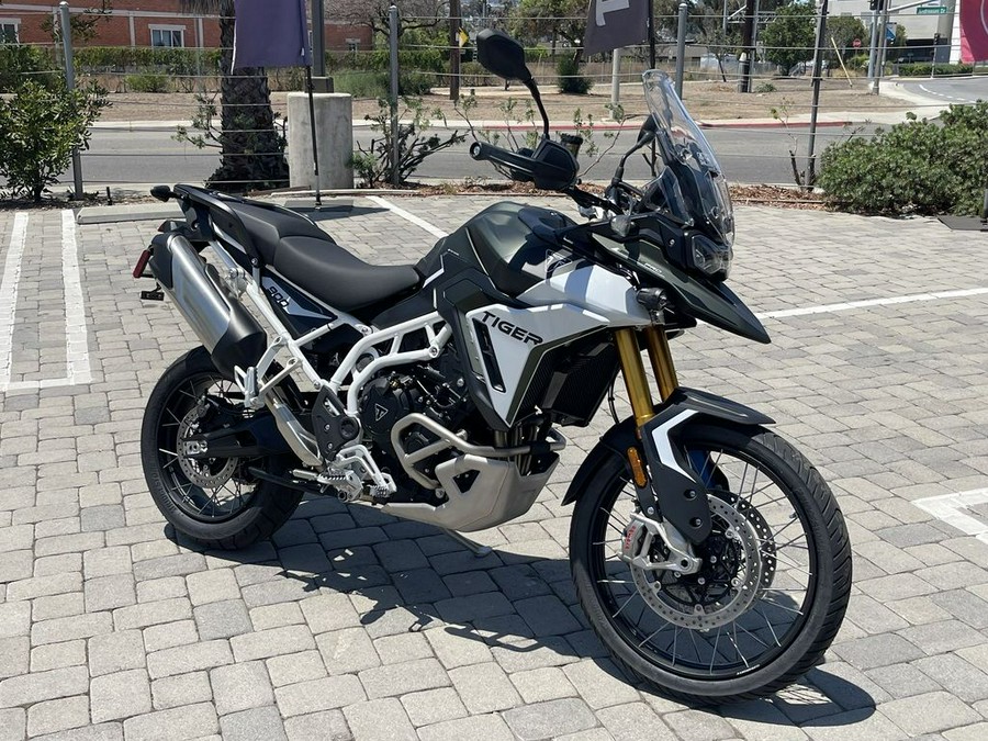 2024 Triumph Tiger 900 Rally Pro Matt Khaki Green / Matt Phantom Black