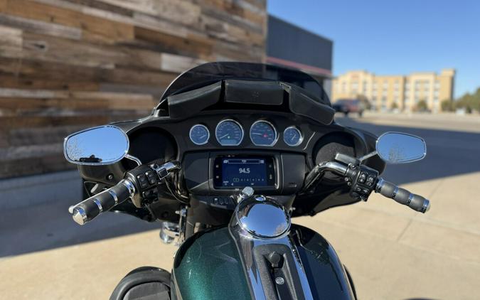2021 Harley-Davidson® Tri Glide® Ultra Snake Venom
