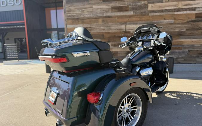 2021 Harley-Davidson® Tri Glide® Ultra Snake Venom