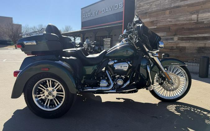 2021 Harley-Davidson® Tri Glide® Ultra Snake Venom