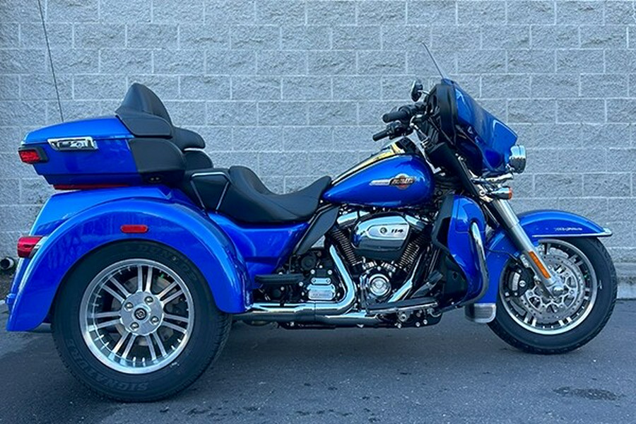 Harley-Davidson Tri Glide Ultra 2024 FLHTCUTG 84456911 BLUE BURST W/ PINSTRI