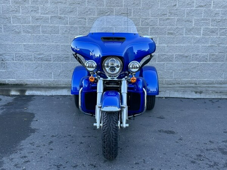 Harley-Davidson Tri Glide Ultra 2024 FLHTCUTG 84456911 BLUE BURST W/ PINSTRI