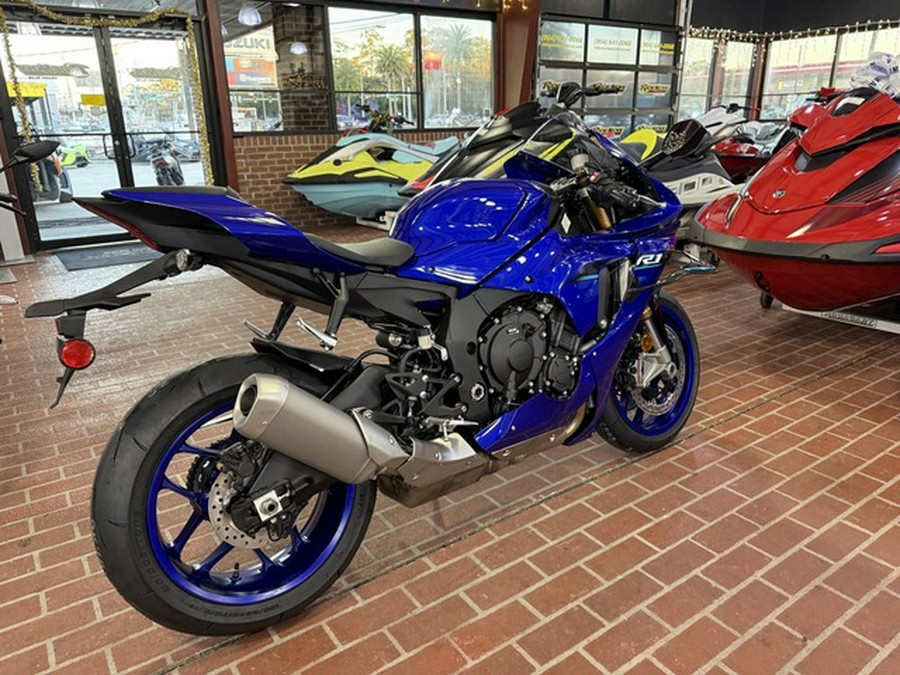 2026 YAMAHA YZF-R1
