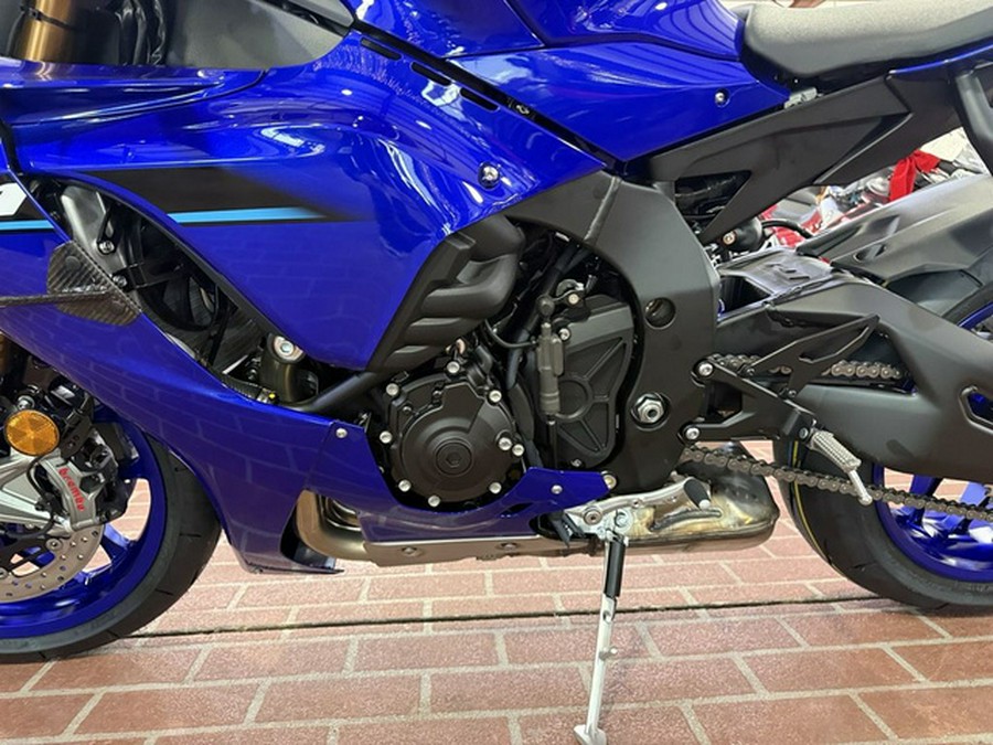 2026 YAMAHA YZF-R1
