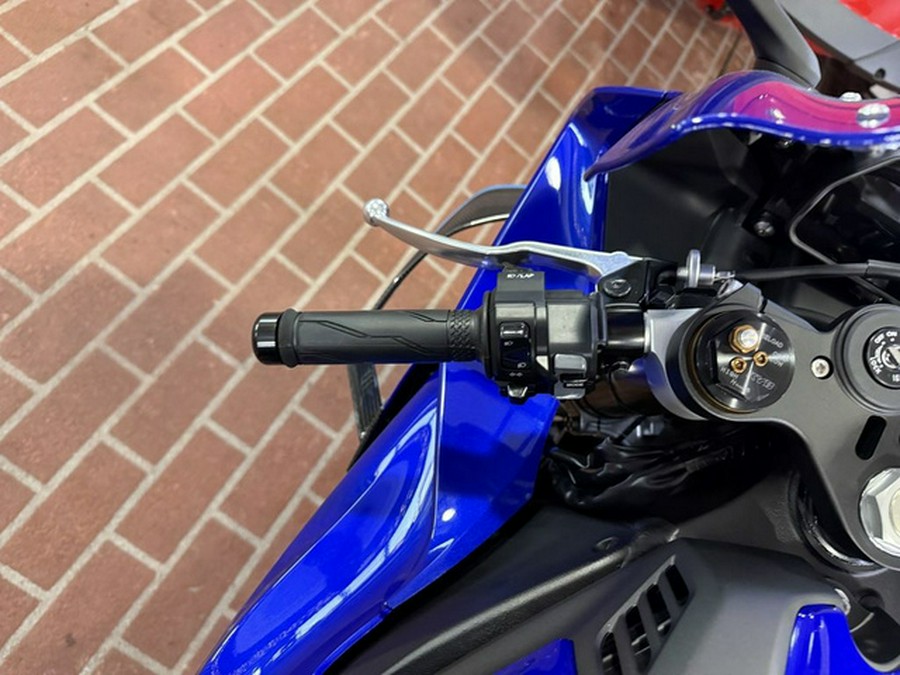 2026 YAMAHA YZF-R1
