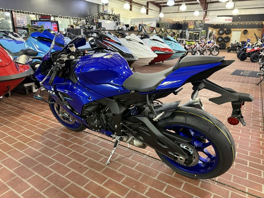 2026 YAMAHA YZF-R1