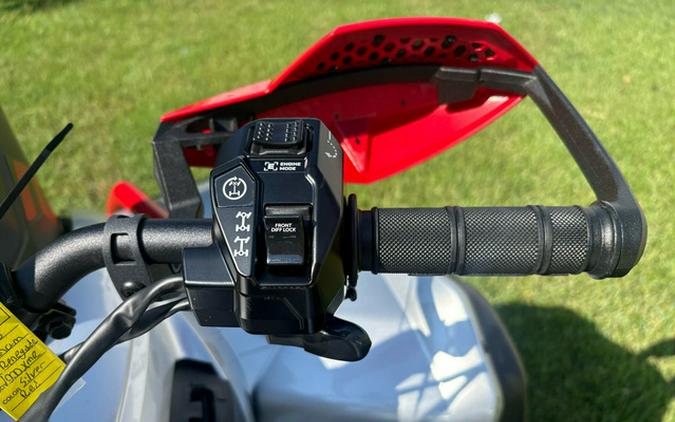 2025 Can-Am Renegade X mr 1000 R Hyper Silver & Legion Red X mr 1000R