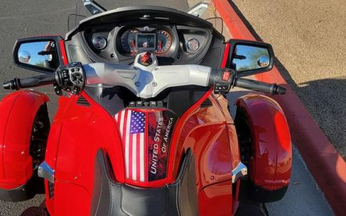2012 Can-Am Spyder RT Audio & Convenience SE5