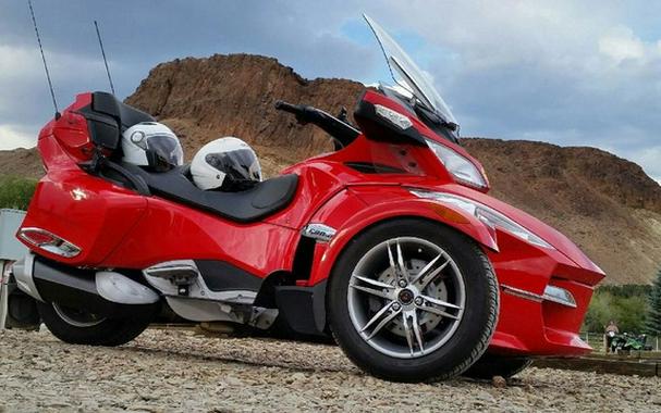 2012 Can-Am Spyder RT Audio & Convenience SE5