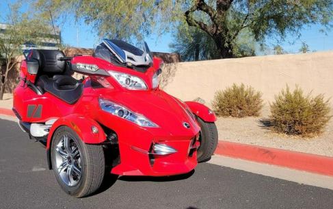 2012 Can-Am Spyder RT Audio & Convenience SE5
