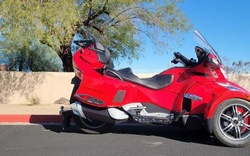 2012 Can-Am Spyder RT Audio & Convenience SE5
