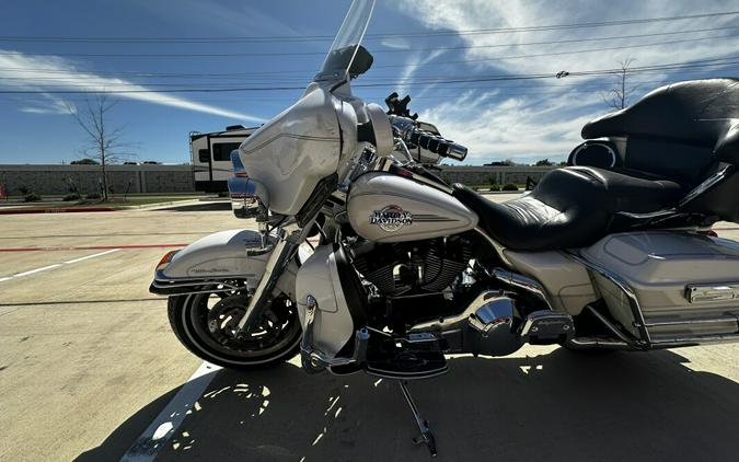 2006 Harley-Davidson Electra Glide® Ultra Classic® Glacier White Pearl