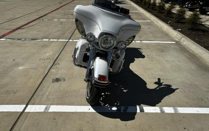 2006 Harley-Davidson Electra Glide® Ultra Classic® Glacier White Pearl