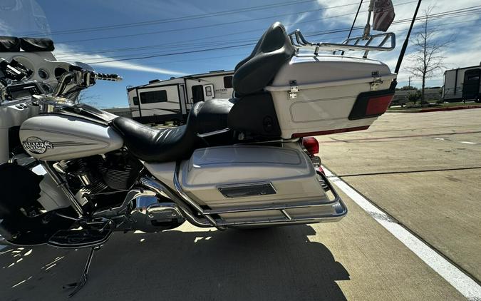 2006 Harley-Davidson Electra Glide® Ultra Classic® Glacier White Pearl