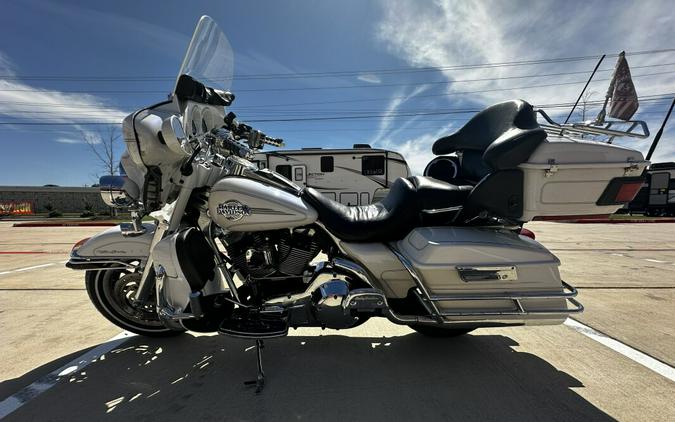 2006 Harley-Davidson Electra Glide® Ultra Classic® Glacier White Pearl