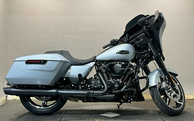 Harley-Davidson Street Glide® 2024 FLHX 84456921 ATLAS SLV MTLIC