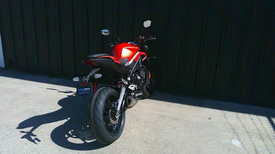 2025 Triumph Street Triple 765 R Matte Baja Orange