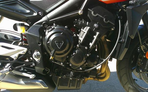 2025 Triumph Street Triple 765 R Matte Baja Orange