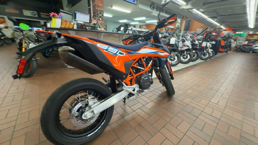 2023 KTM 690 SMC R