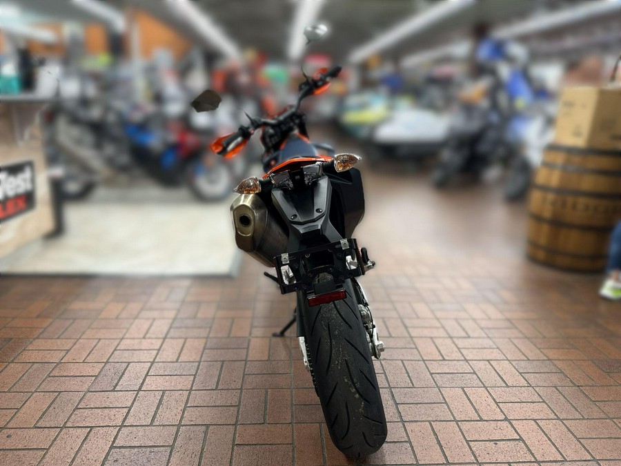 2023 KTM 690 SMC R