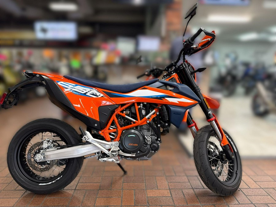 2023 KTM 690 SMC R