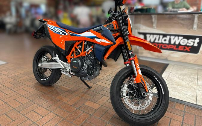 2023 KTM 690 SMC R