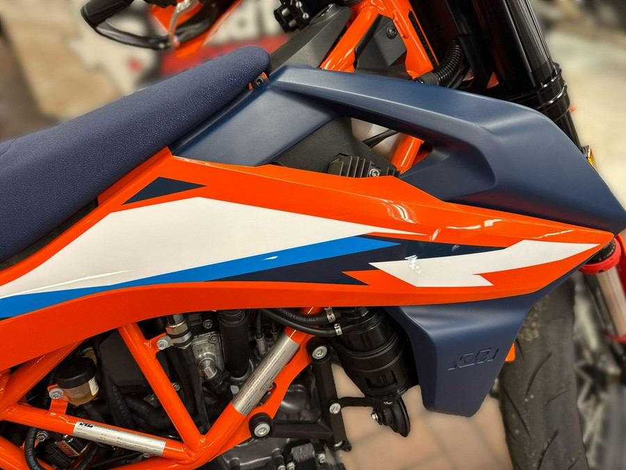 2023 KTM 690 SMC R