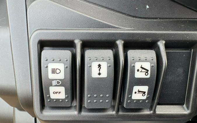 2025 Can-Am Commander XT 700