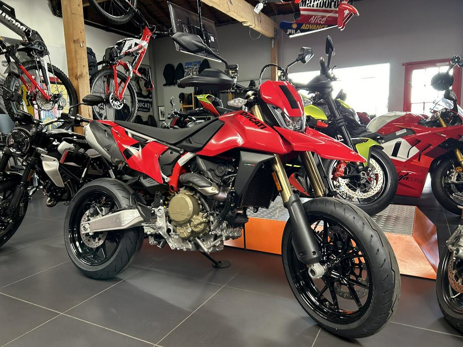 2025 Ducati Hypermotard 698 - Red