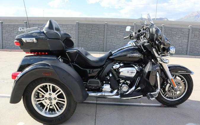 2018 Harley-Davidson Tri Glide Ultra Vivid Black