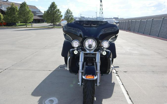 2018 Harley-Davidson Tri Glide Ultra Vivid Black