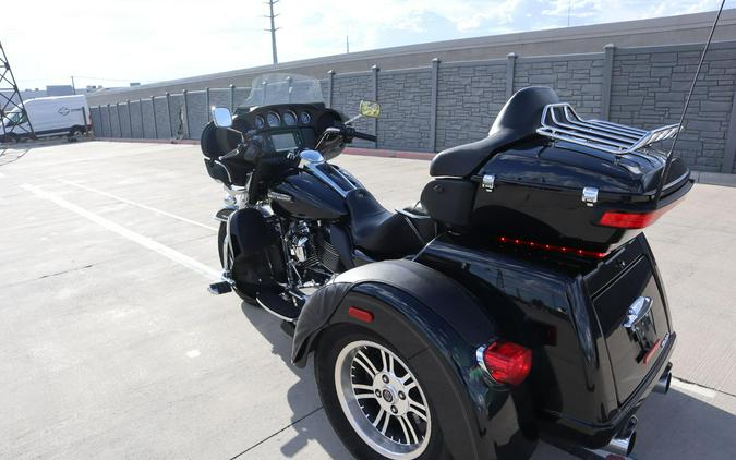 2018 Harley-Davidson Tri Glide Ultra Vivid Black