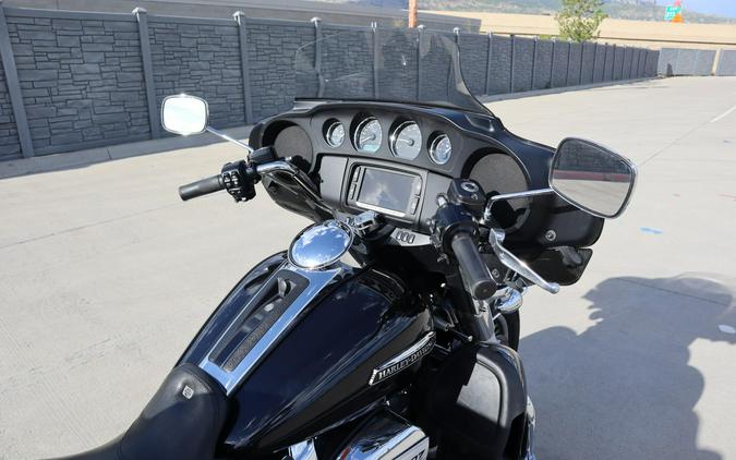 2018 Harley-Davidson Tri Glide Ultra Vivid Black