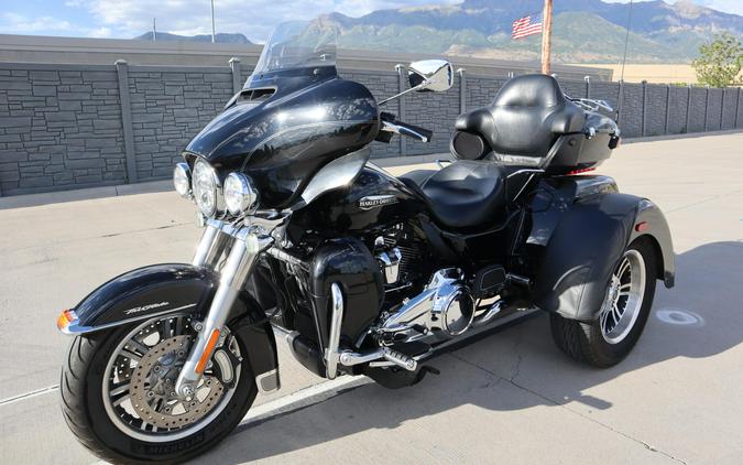 2018 Harley-Davidson Tri Glide Ultra Vivid Black