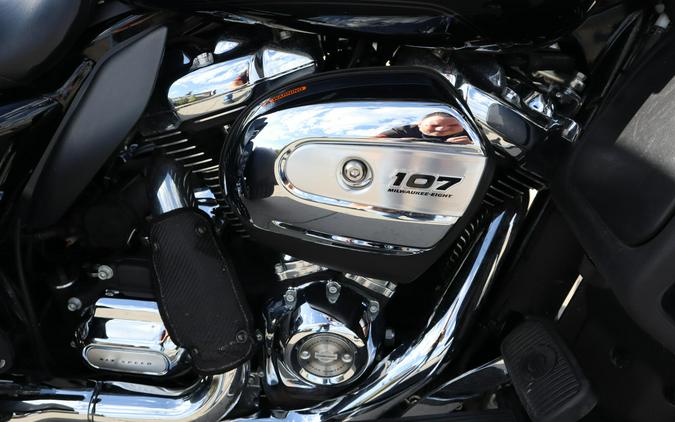 2018 Harley-Davidson Tri Glide Ultra Vivid Black