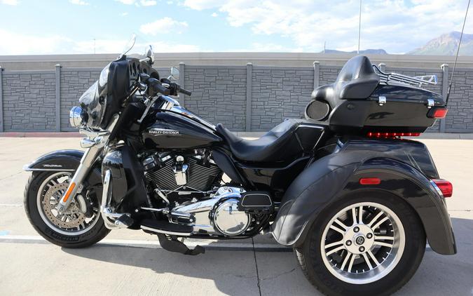 2018 Harley-Davidson Tri Glide Ultra Vivid Black