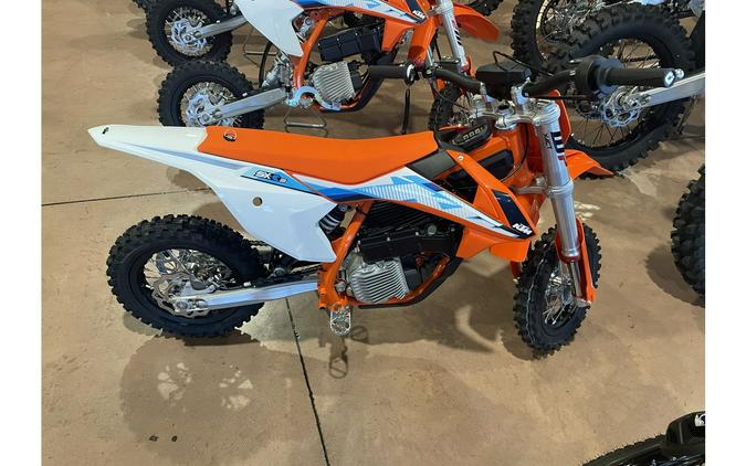 2023 KTM SX-E 3 First Look [Just In Time For Christmas]