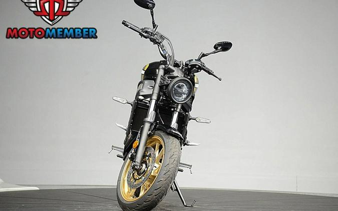 2025 Yamaha XSR 700