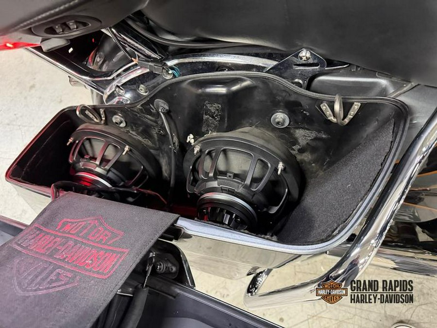 2016 Harley-Davidson® FLTRUSE - CVO™ Road Glide Ultra®