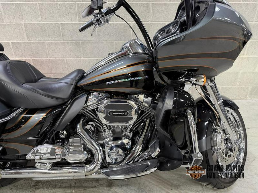 2016 Harley-Davidson® FLTRUSE - CVO™ Road Glide Ultra®