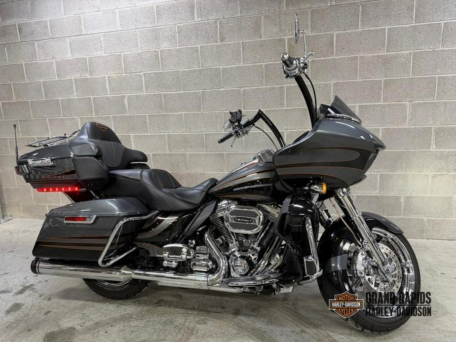 2016 Harley-Davidson® FLTRUSE - CVO™ Road Glide Ultra®
